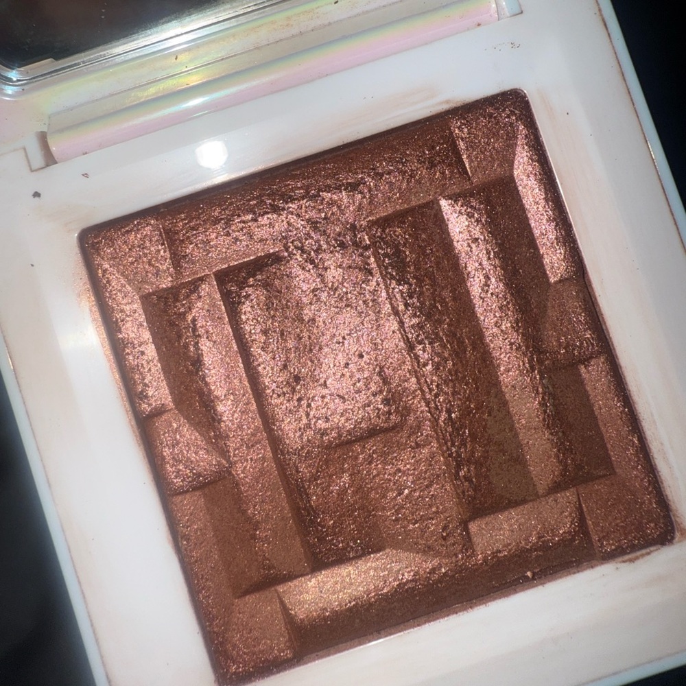 Fenty Beauty Shimmering Copper Highlighter
